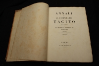 Annali / di C. Cornelio Tacito. Trad. da Ludovico Vittorio Savioli. (Libro Primo).